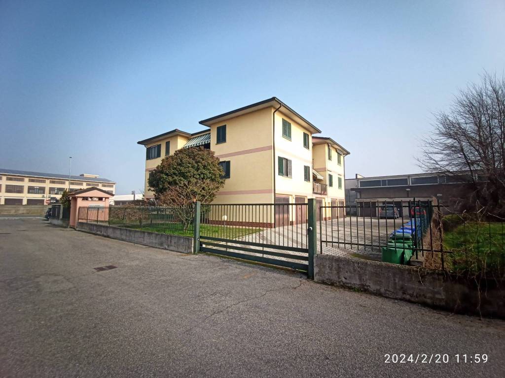 Appartamento in vendita a Vellezzo Bellini via Guglielmo Marconi, 34