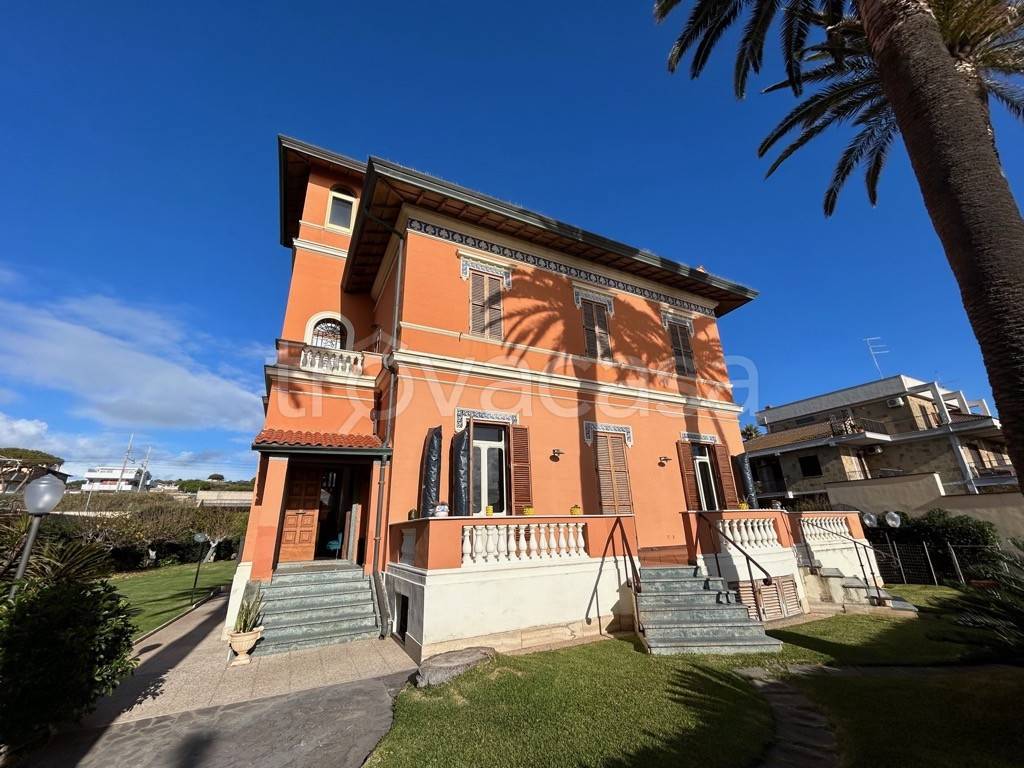 Villa in vendita a Santa Marinella via Rucellai