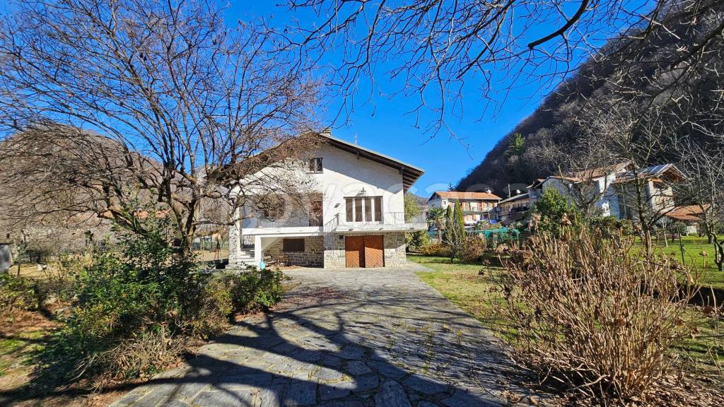Villa in vendita a Varallo via Fratelli Varalli, 49