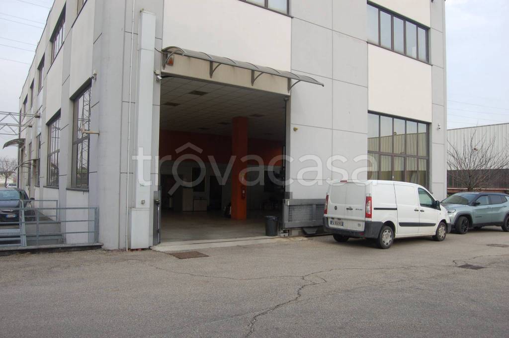 Capannone Industriale in vendita a Grugliasco via Cumiana, 1