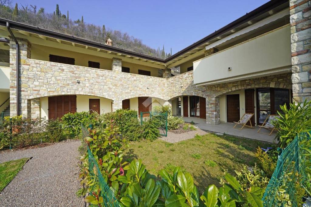 Appartamento in vendita a Toscolano-Maderno via Marsina, 53
