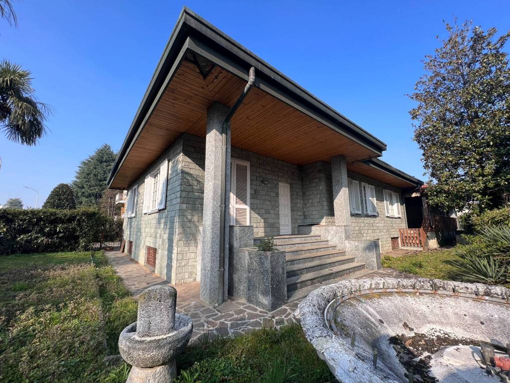Villa in vendita a Garbagnate Milanese via Principessa Mafalda, 138H