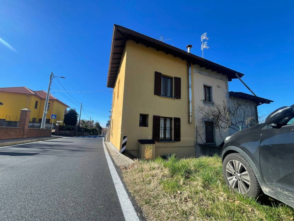 Casa Indipendente in vendita a Castelnuovo Bozzente via Roma, 27