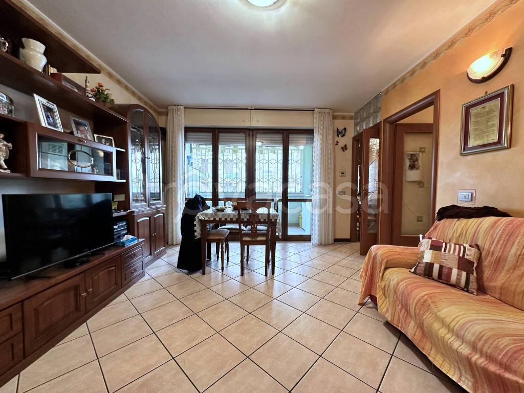 Appartamento in vendita a Baranzate via Monte Aprica, 7