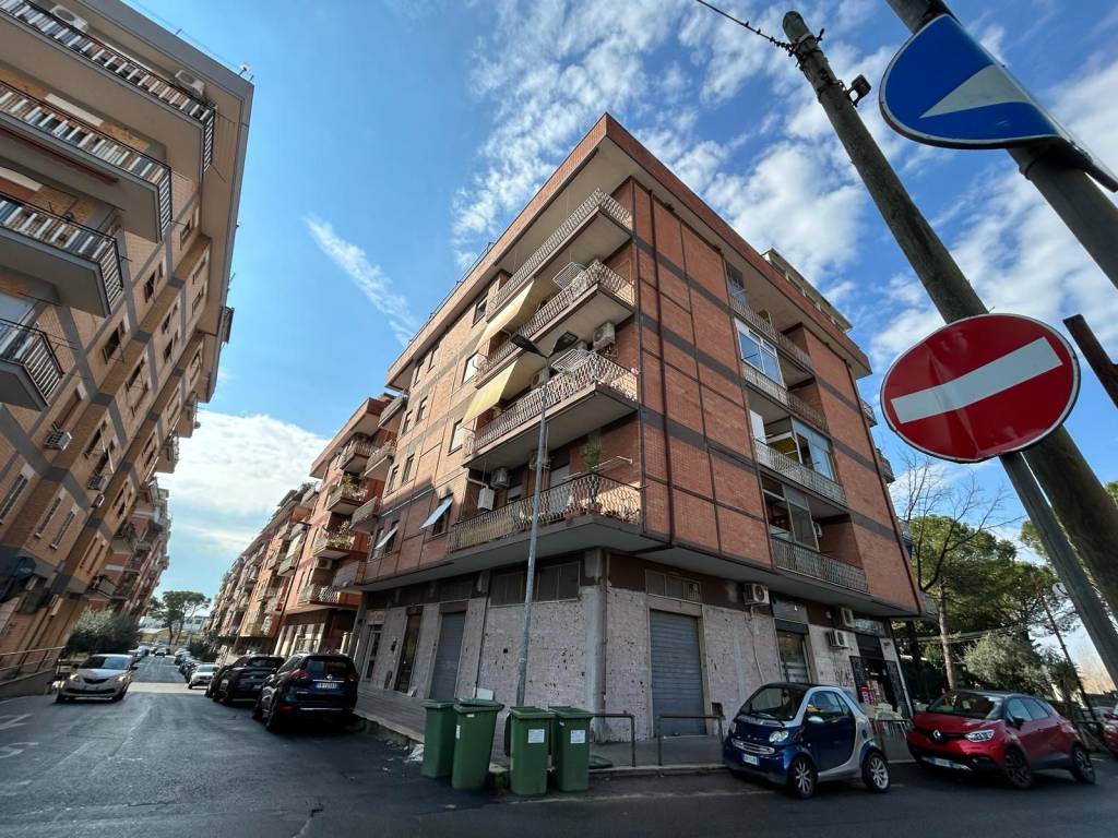 Appartamento in vendita a Guidonia Montecelio via Gioacchino Gesmundo, 51