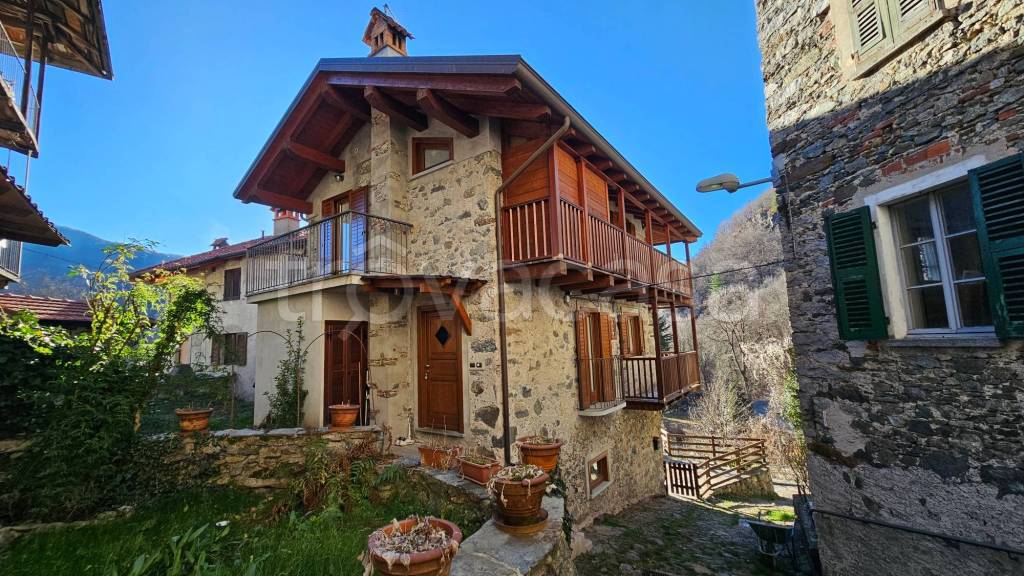 Villa a Schiera in vendita a Varallo località Dovesio