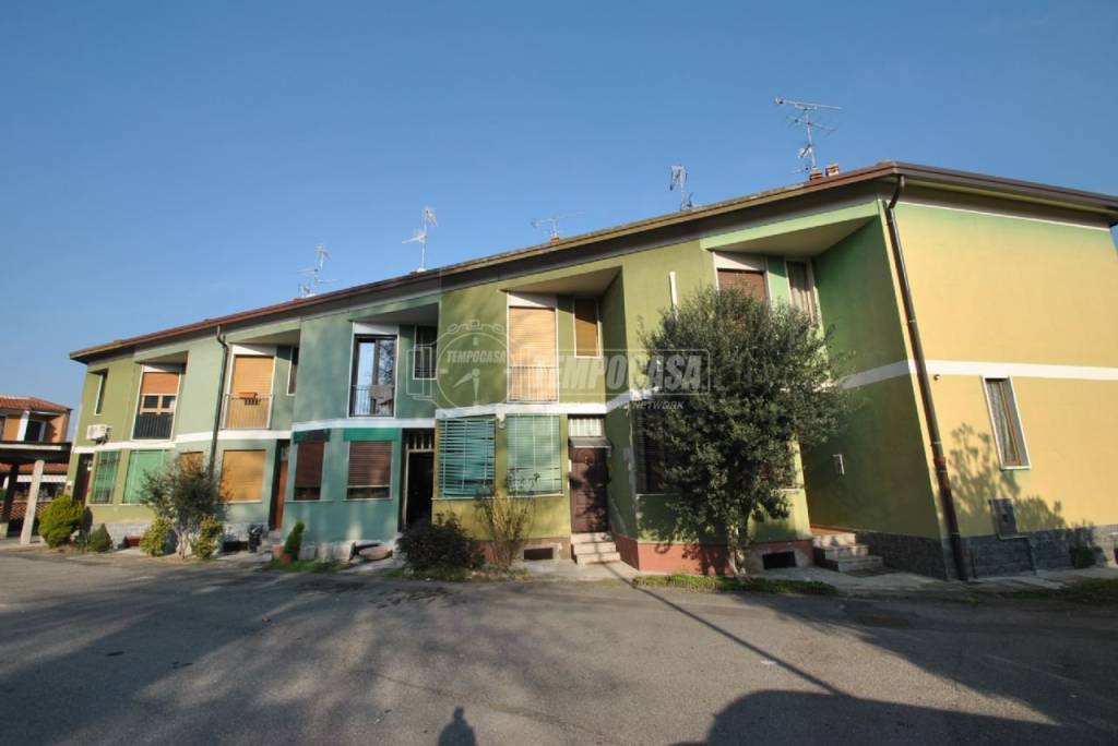 Casa Indipendente in vendita a Cesate via villaggio ina 45