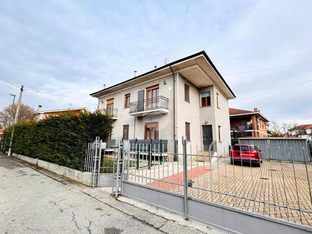 Appartamento in vendita a Carignano via Paolo Gaidano, 8