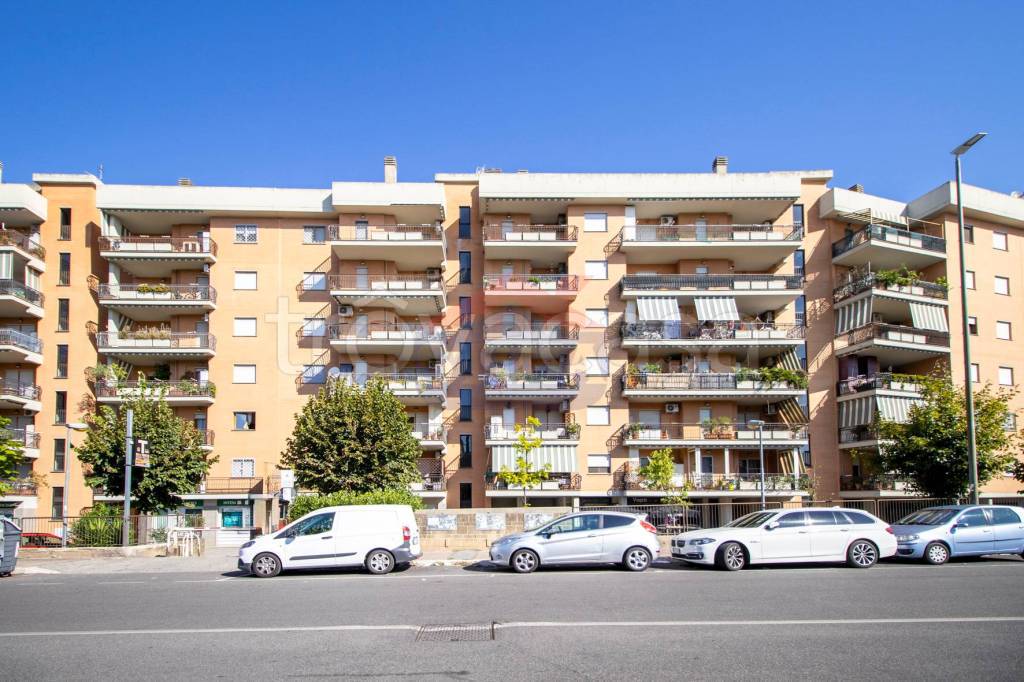 Appartamento in affitto a Roma via Magnano in Riviera, 42