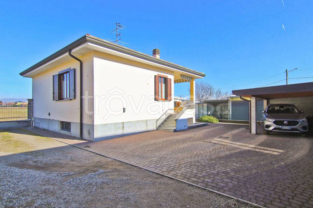 Villa in vendita a Misinto via Domenico Padovan