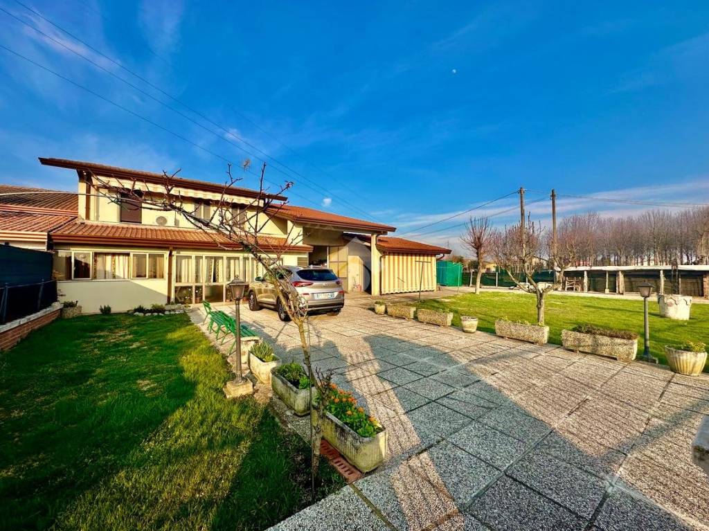 Villa Bifamiliare in vendita a Mestrino via Dante