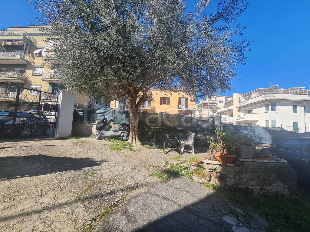 Appartamento in vendita a Roma via Vetralla, 5