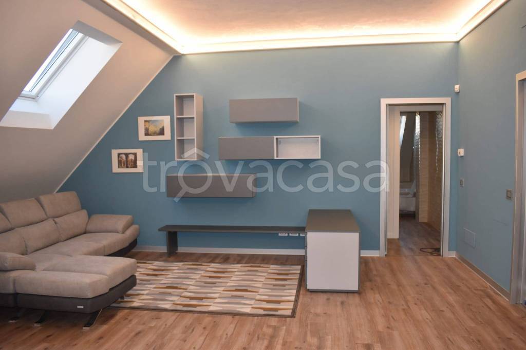Appartamento in affitto a Milano via Giovanni Bellezza, 11