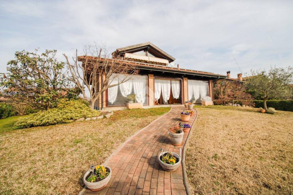 Villa in vendita a Lombardore via Francesco Bertino, 25