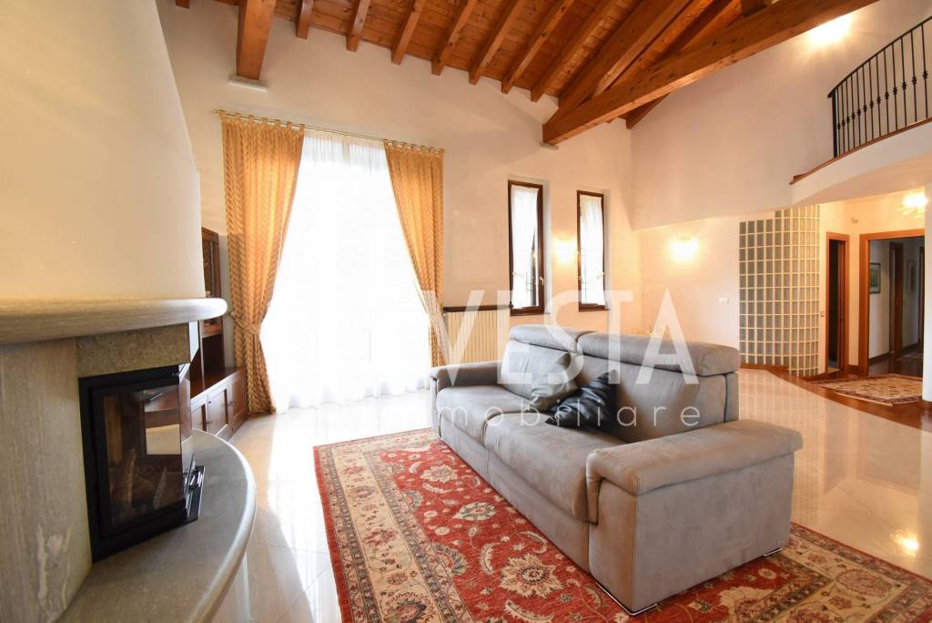 Villa in vendita a Usmate Velate via Luciano Manara