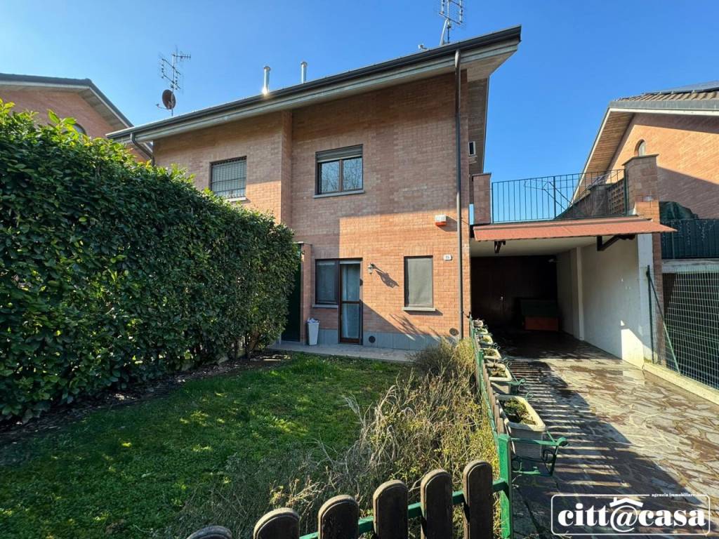 Villa a Schiera in vendita a Lauriano strada del Valasso ,18