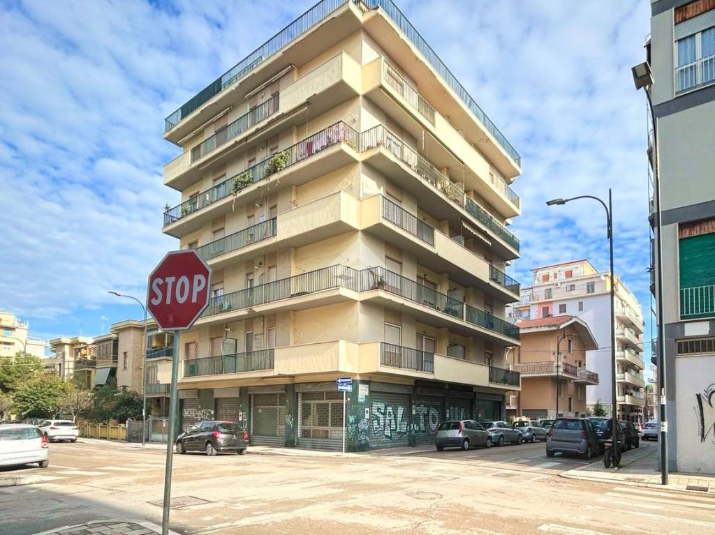 Appartamento in vendita a Pescara via Donatello, 36