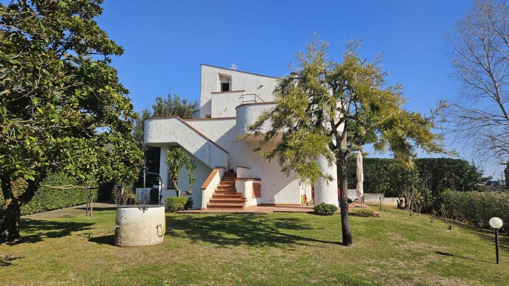 Villa in vendita a San Felice Circeo via Giacomo Leopardi, 100