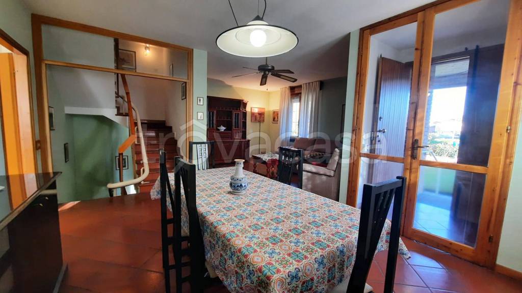 Villa a Schiera in vendita a Bagnolo in Piano via dei Tigli