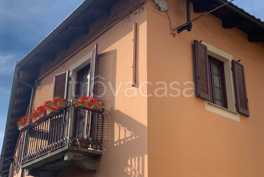 Casa Indipendente in vendita a Rivoli piazza Ferdinando Salotto