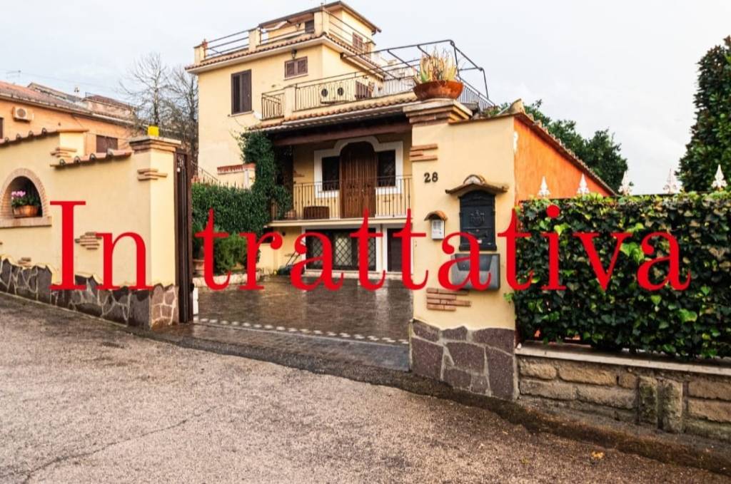 Appartamento in vendita a Castel Gandolfo via dei Pini
