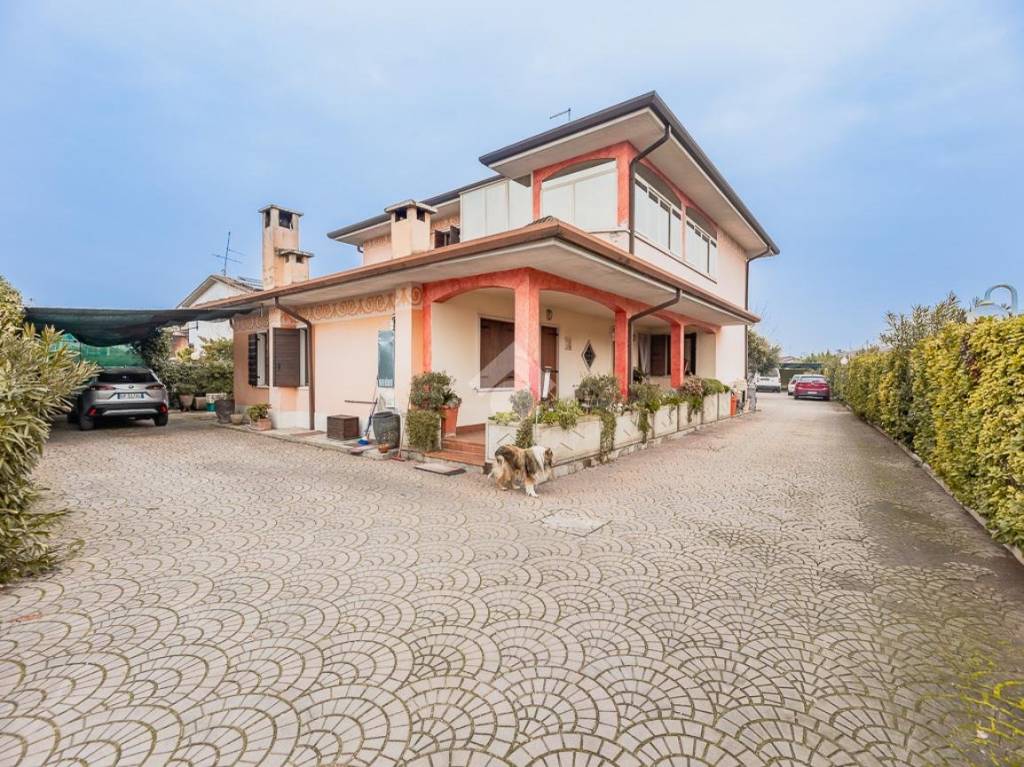 Villa Bifamiliare in vendita a Vigasio via Celestino Tomelleri