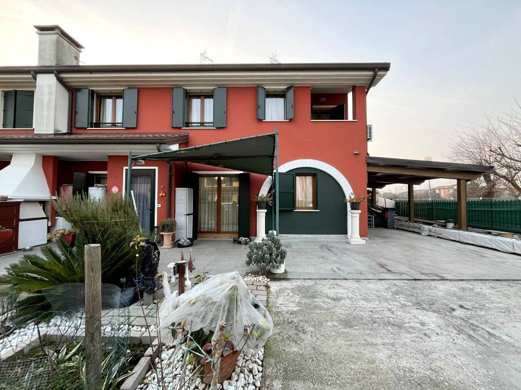 Villa a Schiera in vendita a Porto Viro via Roma, 5
