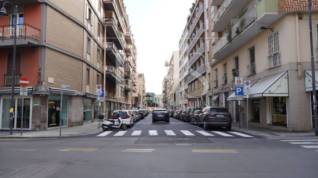 Negozio in vendita a Cagliari via Sebastiano Satta