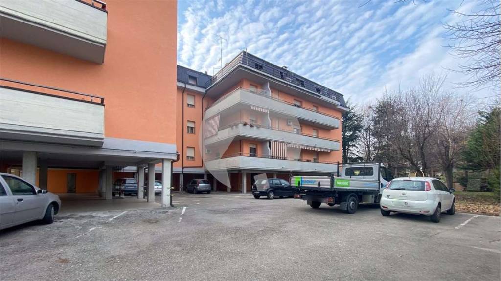 Appartamento in vendita a Reggio nell'Emilia via Jacopo da Mandra, 22