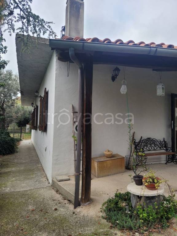 Villa in vendita a Fara in Sabina via Salaria