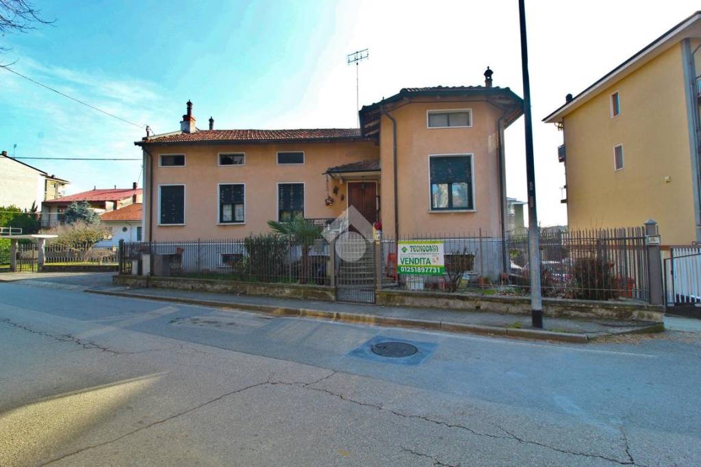 Casa Indipendente in vendita a Romano Canavese viale g. Marconi, 74