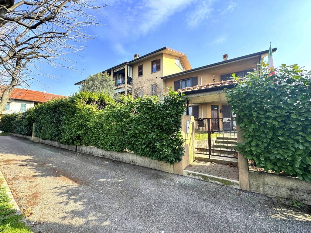 Appartamento in vendita ad Agrate Brianza via Lecco, 172