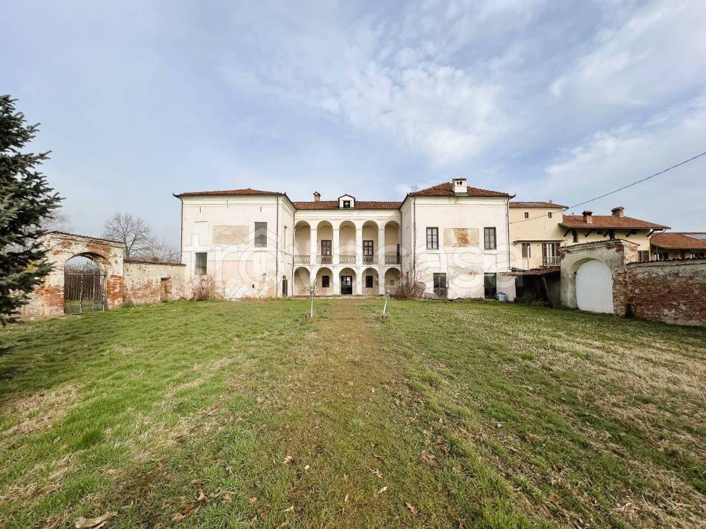 Villa in vendita a Bra via Pollenzo, 9