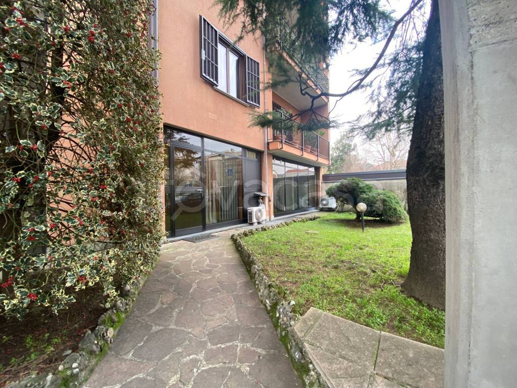 Ufficio in vendita a Cesano Maderno via Giuseppe Ronzoni