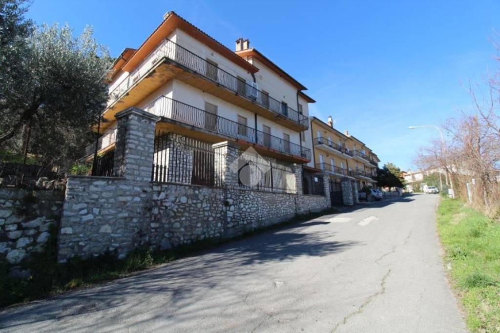 Appartamento in vendita a Scandriglia via Rampinello, 22