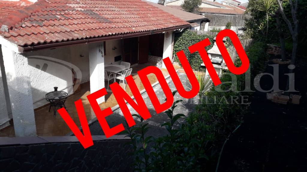 Appartamento in vendita a Galluccio via Masseria Teolis