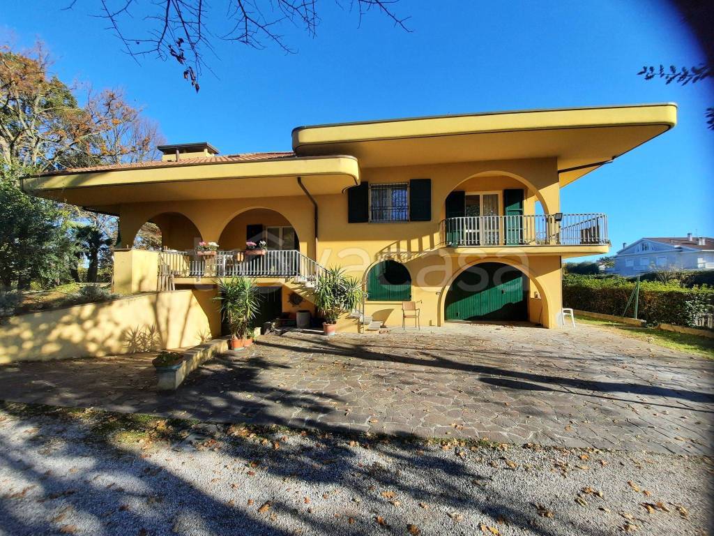 Villa Bifamiliare in in vendita da privato a Bellaria-Igea Marina via Teano, 59