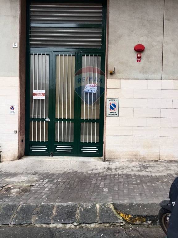 Garage in vendita ad Acireale corso Italia, 29