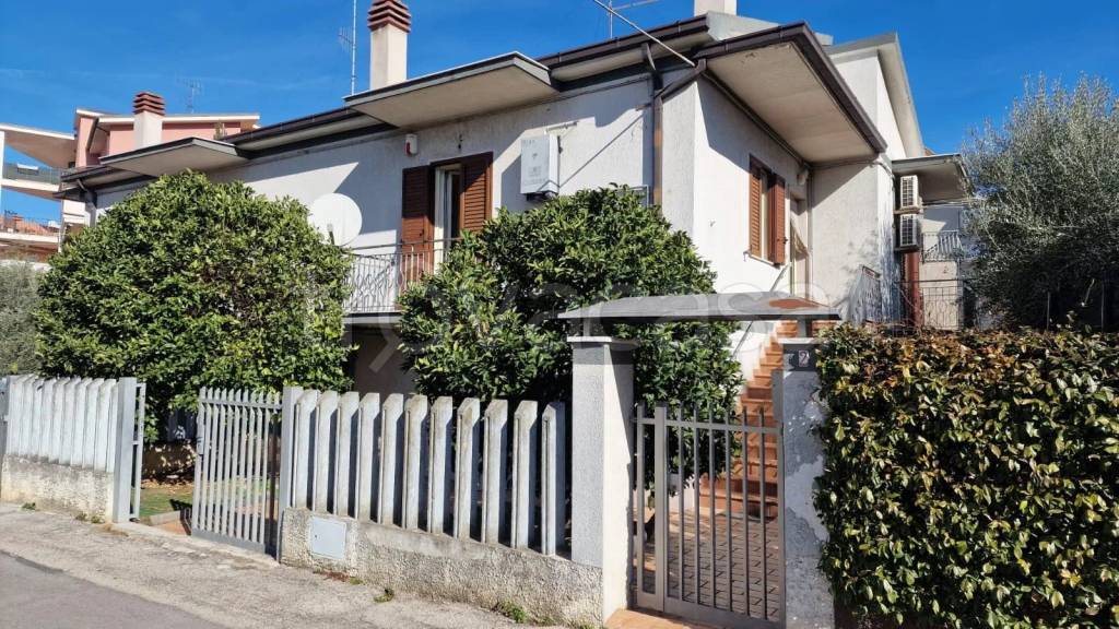 Villa Bifamiliare in vendita a Montesilvano via ugo bassi