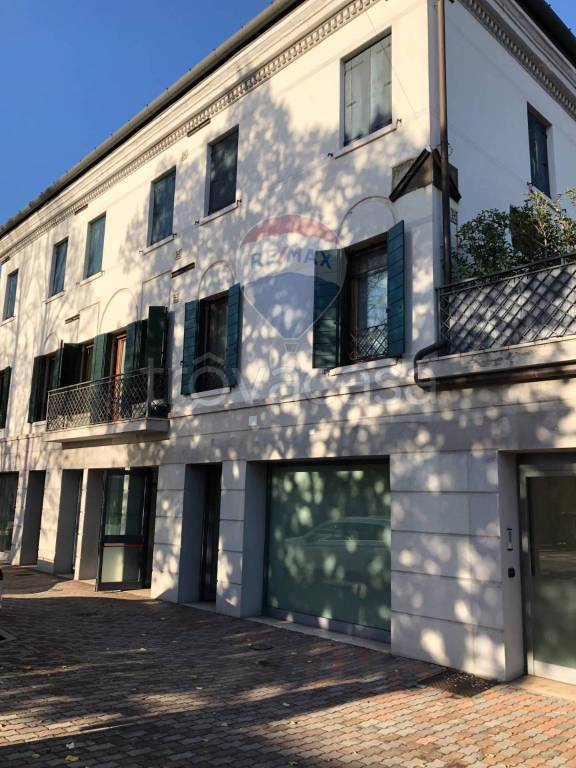 Negozio in affitto a Venezia via Castellana, 70