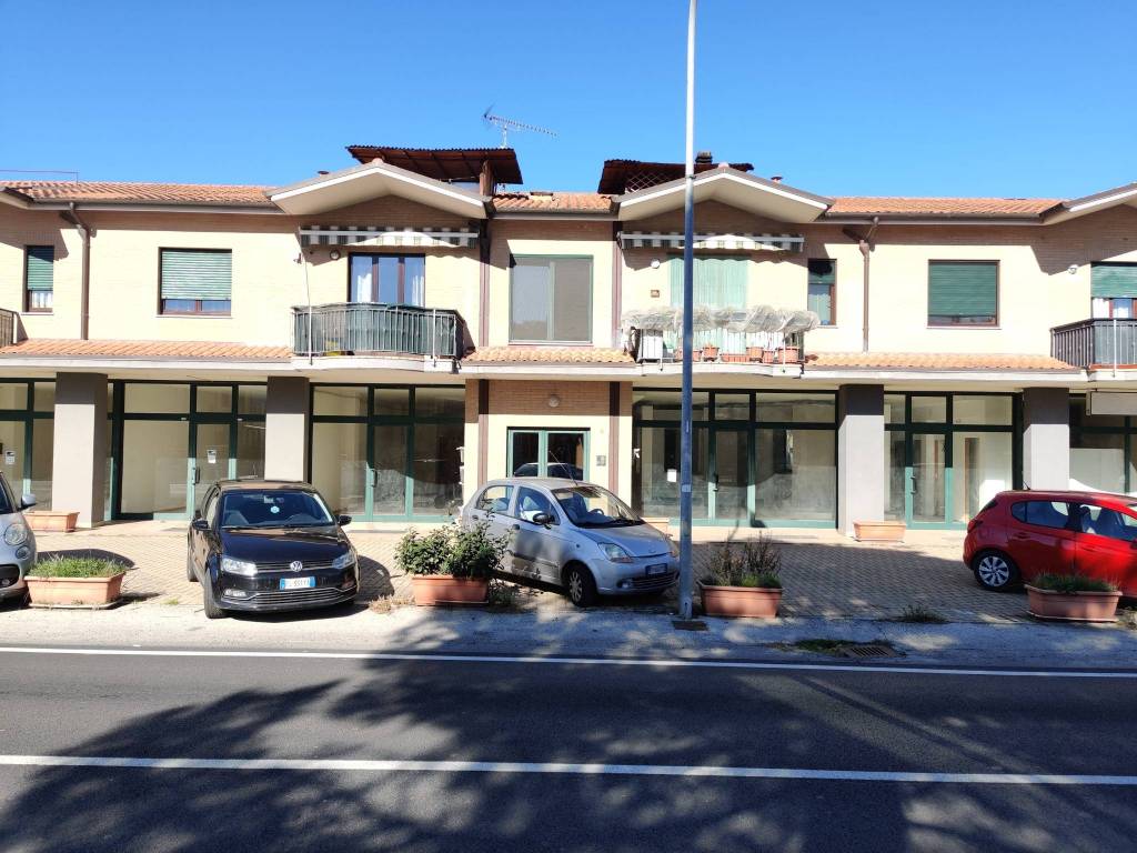Appartamento in vendita a Montecassiano via Alcide De Gasperi, 25/h