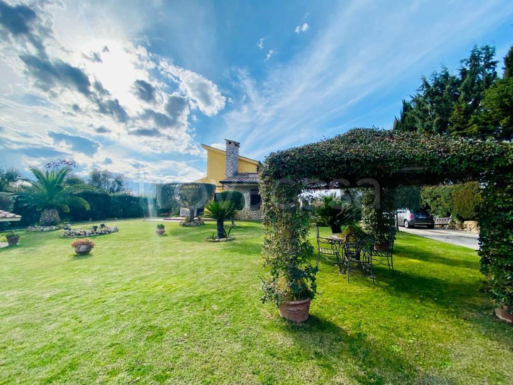 Villa in vendita a Formello via Baccanello