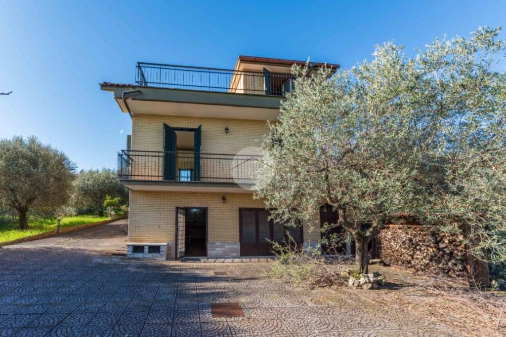 Villa in vendita a Guidonia Montecelio via Monte San Giovanni, 12