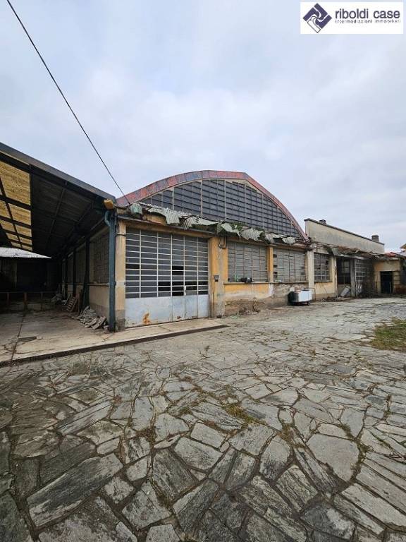 Capannone Industriale in vendita a Besana in Brianza via garibaldi