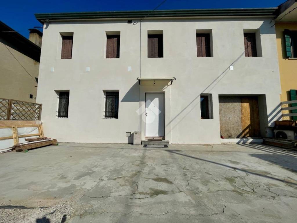 Villa Bifamiliare in vendita ad Albignasego via e. A. Mario, 21