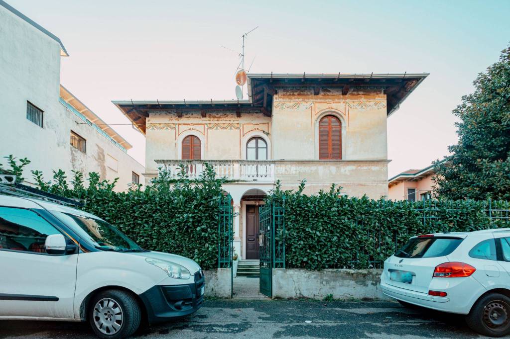 Villa in vendita a Vigevano via Luigi Vandone