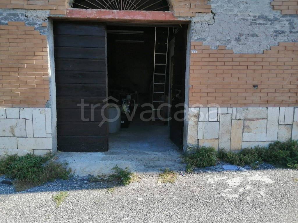 Garage in vendita a Montorio Romano via Roma