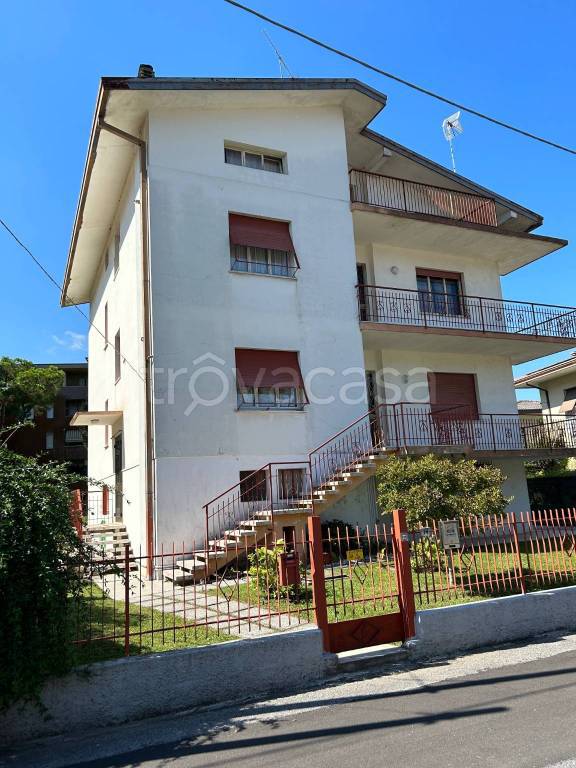 Villa Bifamiliare in in vendita da privato a Pordenone via Lignano, 14