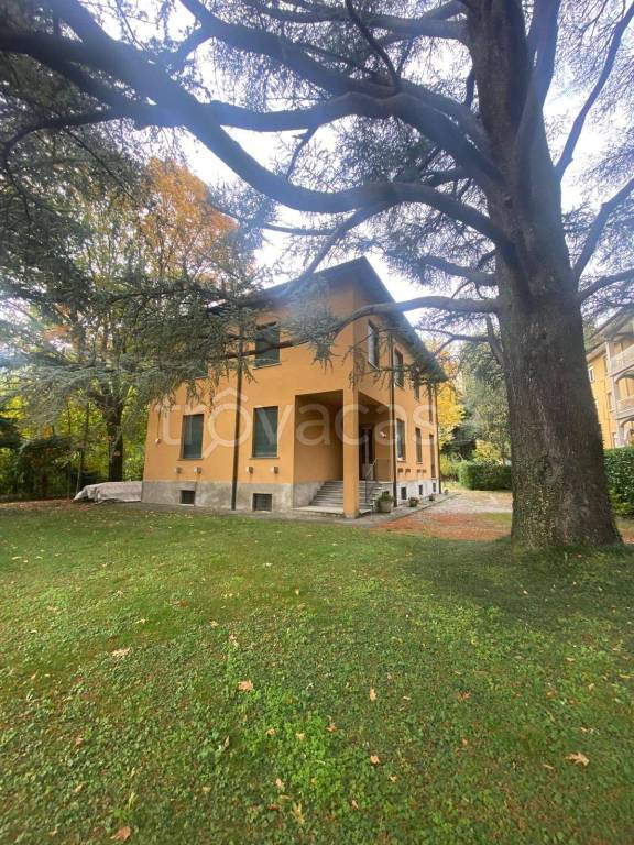 Villa in vendita a Canzo via arcellazzi, 23