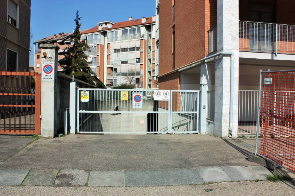 Garage in vendita a Torino via Luigi Salvatore Cherubini, 87
